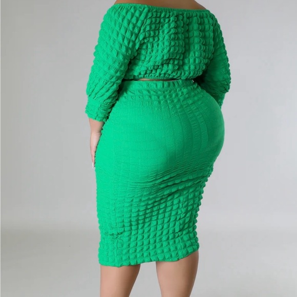 Elegant Green Textured Skirt - Picture 2 of 6